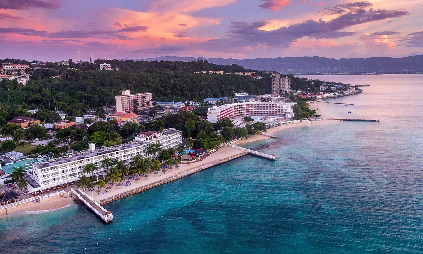 ✈ 3-Night All-Inclusive Grand Decameron Montego Beach Vacation w/Air