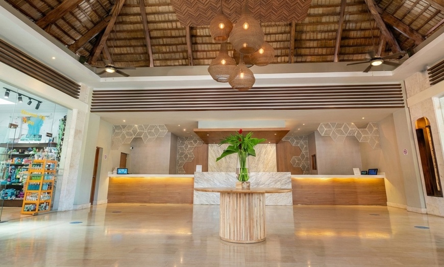 Image 6: ✈ 4 or 7-Night All Inclusive Dominican Republic Vacation with Air