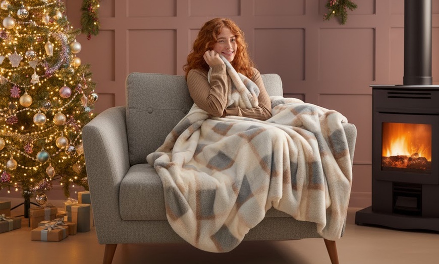 Image 1: Silentnight Snugsie Faux Fur Check Blanket 