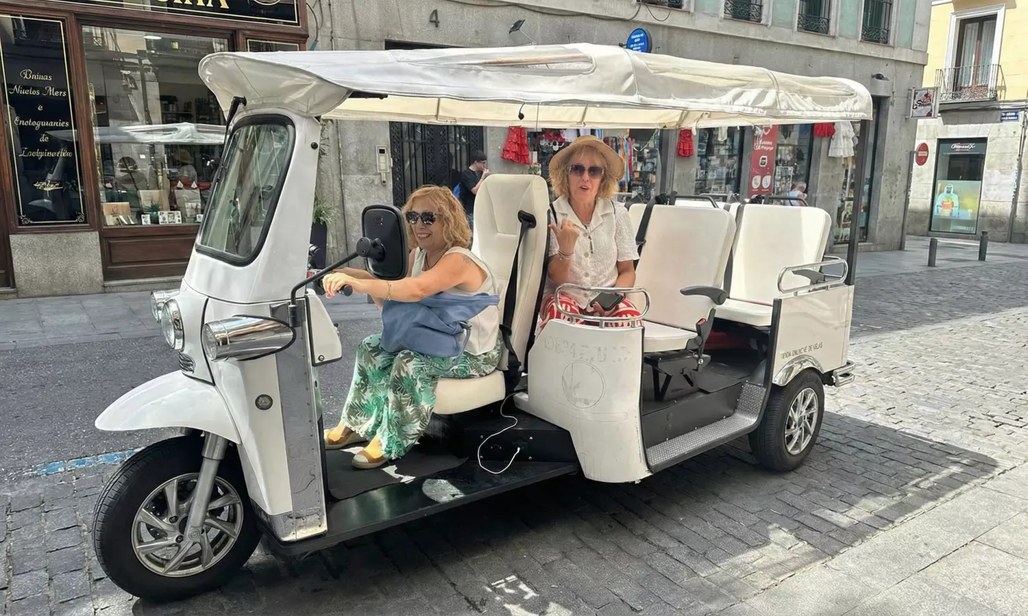 Tours en Tuk Tuk por Madrid para hasta 4 personas
