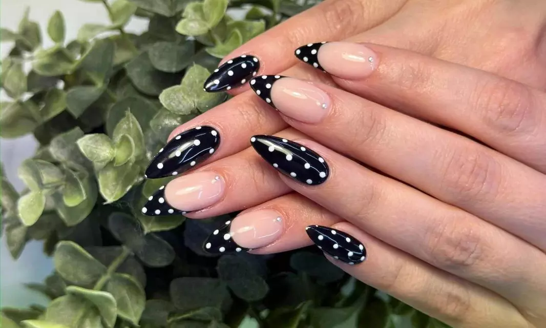 Manicura y/o pedicura con semipermanente y opción a acrílico