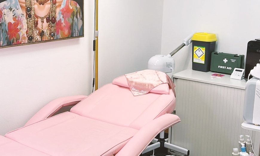 Image 2: Glow Your Skin with One Hydra Facial