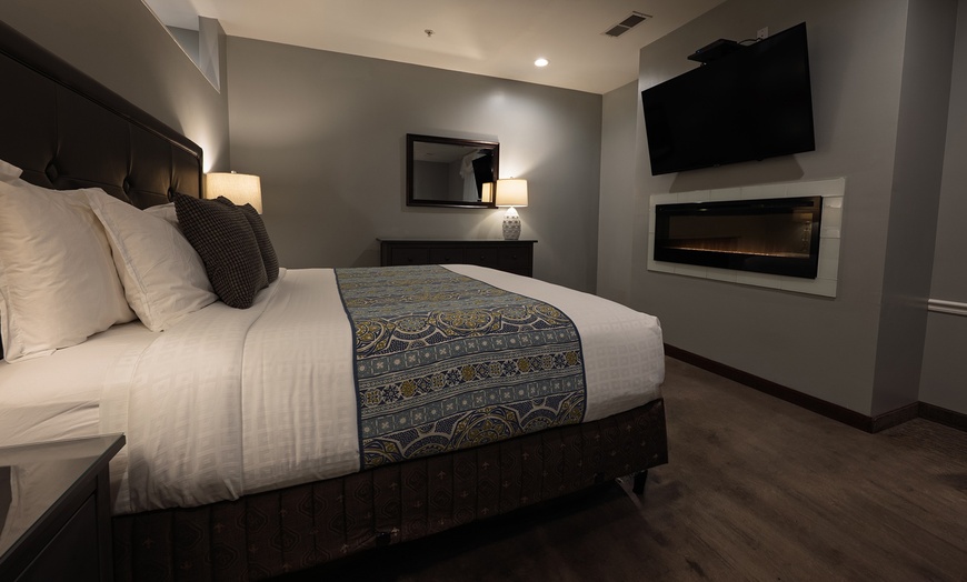 Image 8: Private, In-Room Swimming Pools at Belamere Suites Hotel