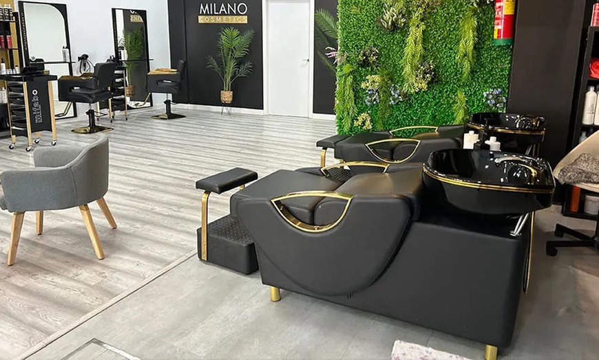 Image 9: Lavado, corte de puntas y secado, con tinte o reflejos clásicos