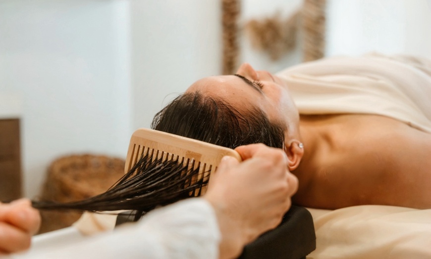 Image 1: Relaxing 45-Minute Japanese Headspa Experience