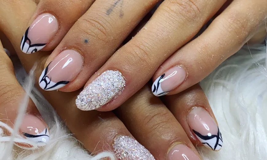 Image 2: Pose de vernis semi-permanent sur mains et/ou pieds à Toulouse