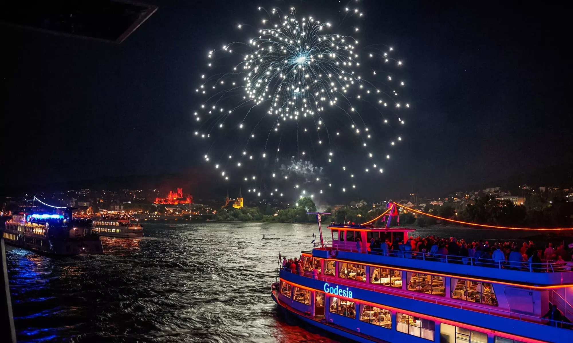 „Rhein in Flammen“ auf der MS Godesia inkl. Livemusik & Buffet: 1-4 Tickets am 03.05. - Primary Image