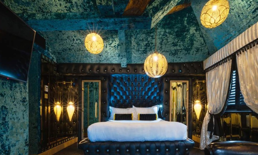 Image 7: 5* Decadent Hotel Break for Two with English or Thai Dining experience