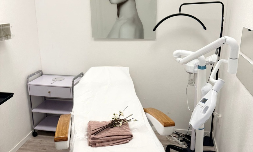 Image 3: Wimpernverlängerung Classic oder Volumen, opt. mit Refill für 1 Person