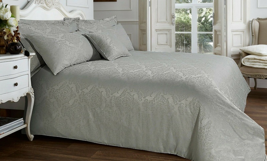 Image 1: Jacquard Duvet Cover Set