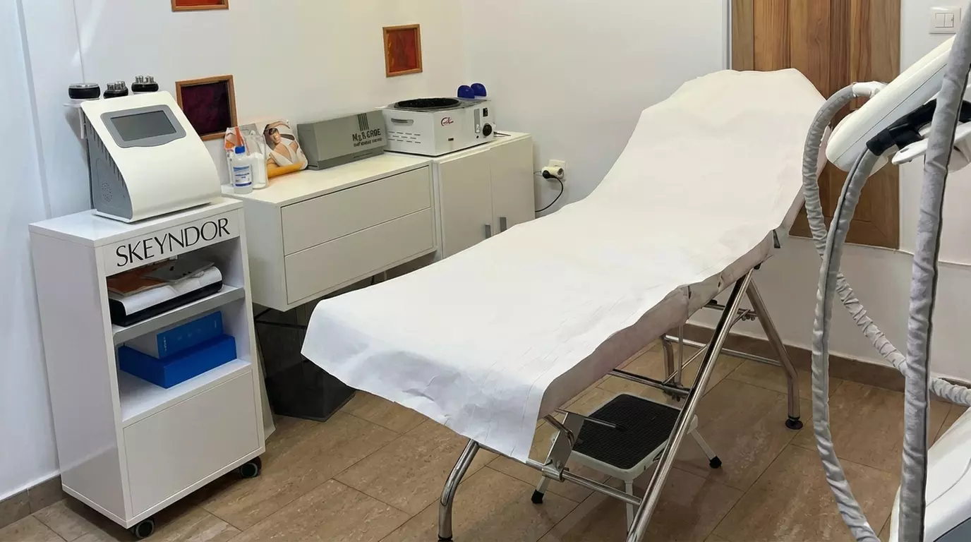 Manicura y/o pedicura normal o semipermanente