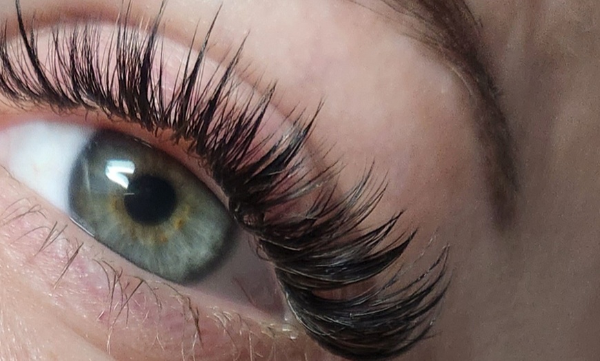 Image 2: Transform Your Look: Perfectly Shaped Brows and Lashes Await You!