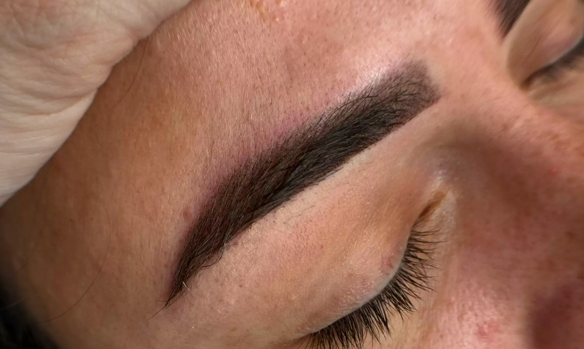 Permanent-Make-up für Augenbrauen oder Lippen für 1 Person