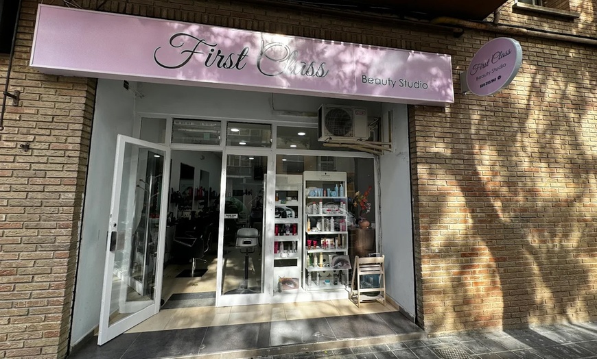 Image 4: Sesión de peluquería con lavado, corte y secado, tinte o mechas