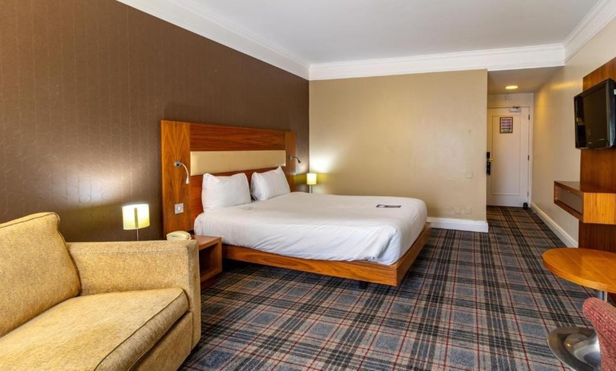 Image 5: 4* Birmingham: Standard Double or Twin Room Stay with Breakfast & More