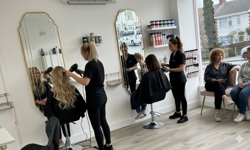 Image 8: Wash, Cut & Blow-Dry + Conditioning, Highlights & Keratin