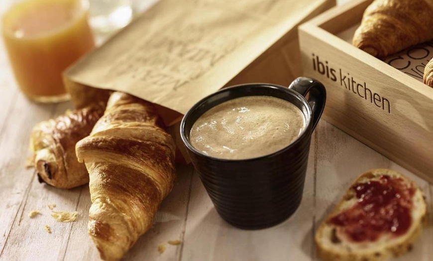 Image 10: Thonon-les-Bains : chambre double avec petit-déjeuner en option