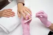 Sesión de manicura y/o pedicura con esmaltado normal o semipermanente para 1 persona con hasta 79% de descuento - Second Medium