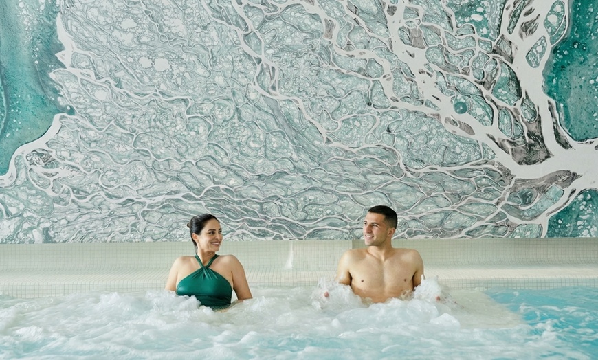 Image 8: ✈ Ibiza: Volo diretto più 3 o 7 notti in hotel 4* con Spa