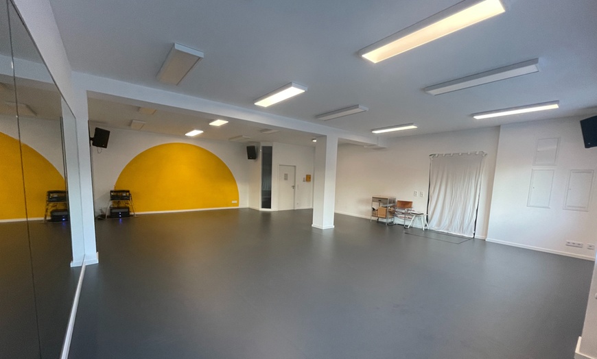 Image 4: 1, 3 oder 5 Zumba-Kurse à 90 Min. für 1 oder 2 Personen