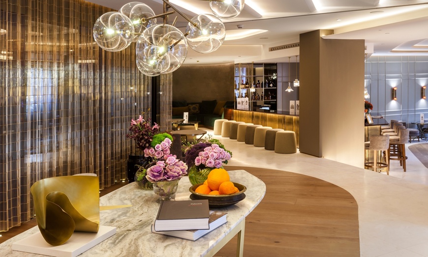 Image 9: Aperitivo italiano con copas y picoteo para 2 o 4 en hotel 5 estrellas