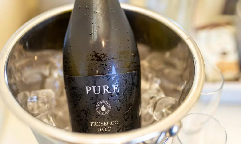 Cumbria: Double Room with Breakfast and Prosecco