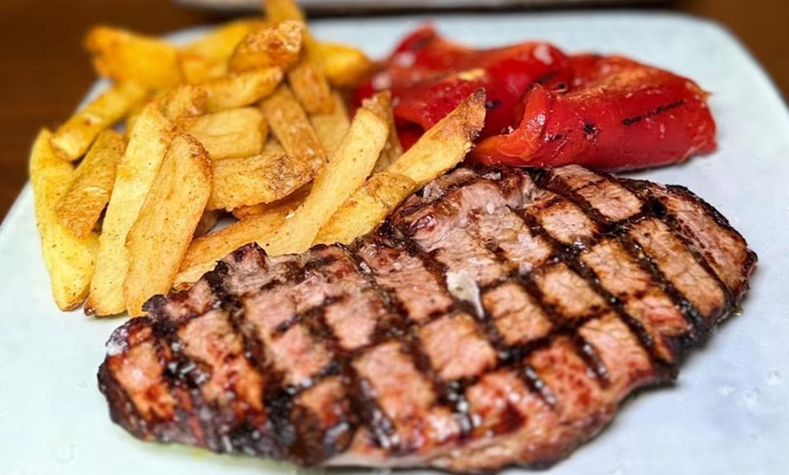 Image 3: Menú completo con platos típicos españoles para 2 o 4 personas