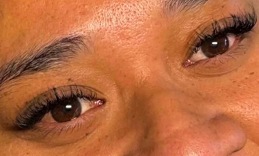 Image 4: Full Set of Classic, Light Volume, or Full Volume Eyelash Extensions 