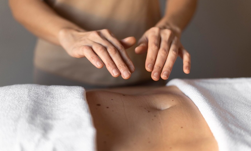 Image 8: Masaje corporal a elegir de 45 o 60 minutos con opción a Rollaction