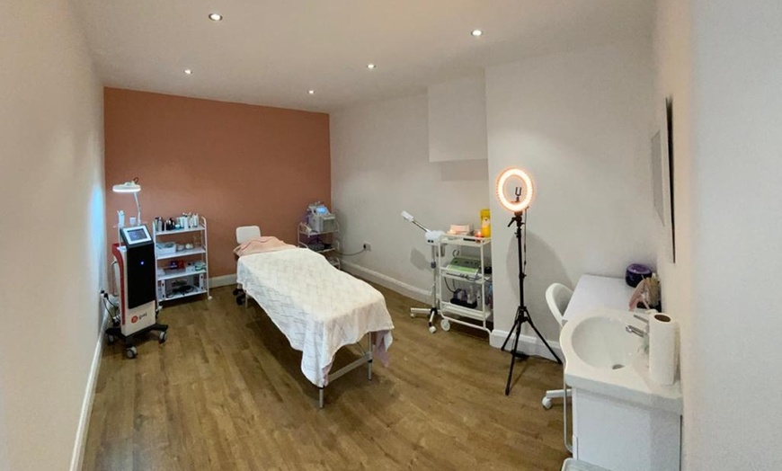 Image 2: Up to 29% Off on Facial - HydraFacial at HALLEY CLINIC