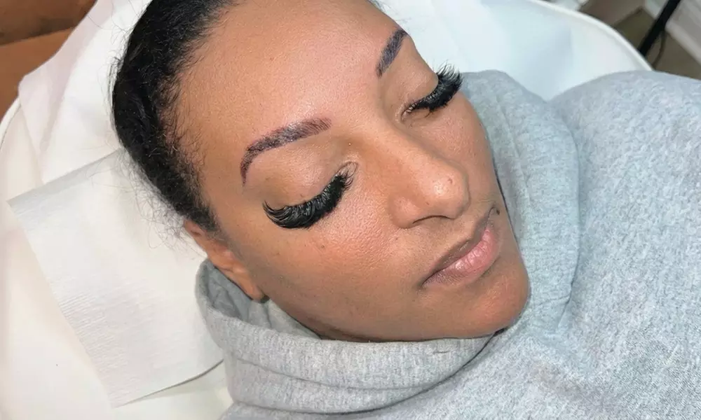 Full Set or Fill for Classic, Hybrid, Volume, or Mega Volume Eyelash