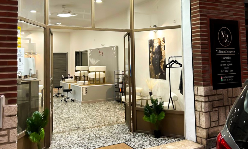 Image 9: 1 o 2 sesiones de microlifting facial de vitaminas con dermapen para 1 