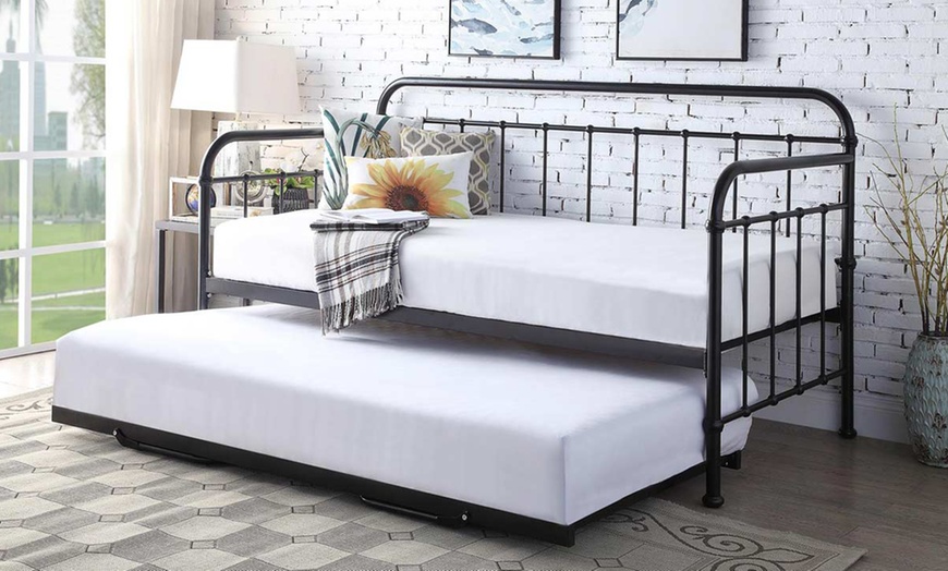 Image 3: Classic Metal Day Bed and Trundle