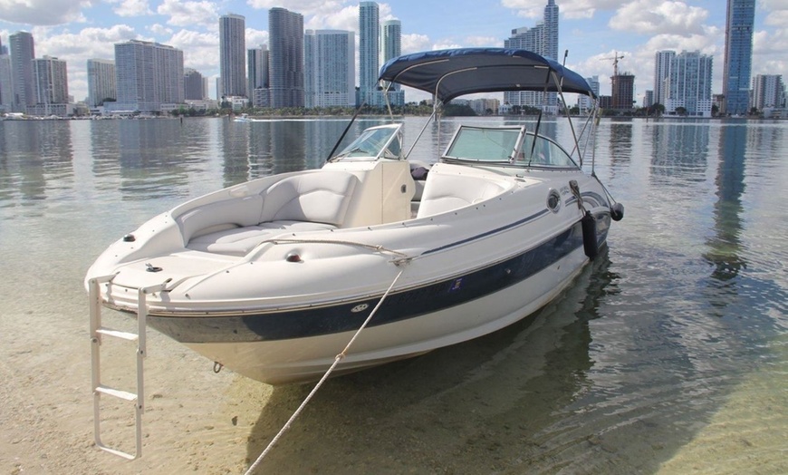 Image 5: Private Luxury Yacht Tours – Explore Miami's Iconic Waterways