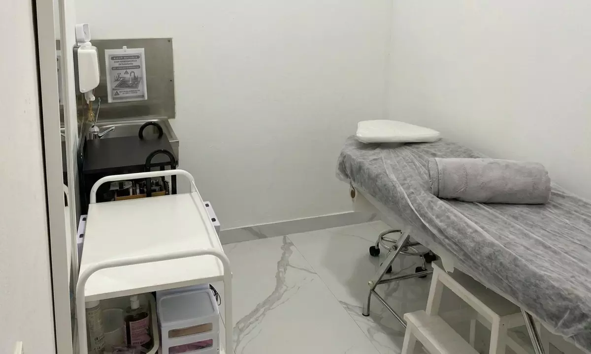 Extensiones de pestañas pelo a pelo en ambos ojos