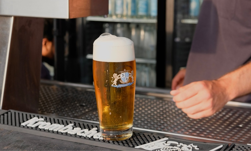 Image 4: Beef oder vegetarischer Burger inkl. Pommes für 1, 2 oder 4 Personen 