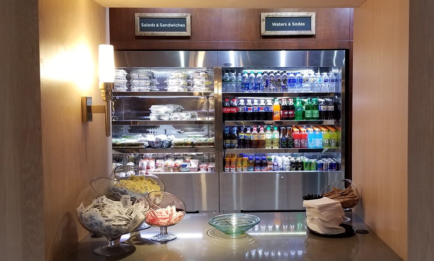 Image 20: Midtown Manhattan hotel near Grand Central w/ Grab and Go credit
