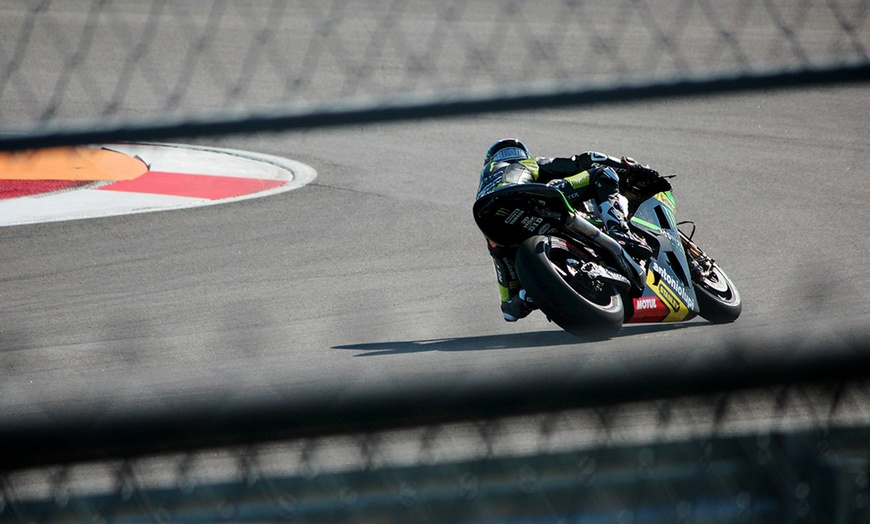 Image 4: MotoGP Catalunya: entrada pelouse de 3 días y 2, 3 o 4 noches de hotel