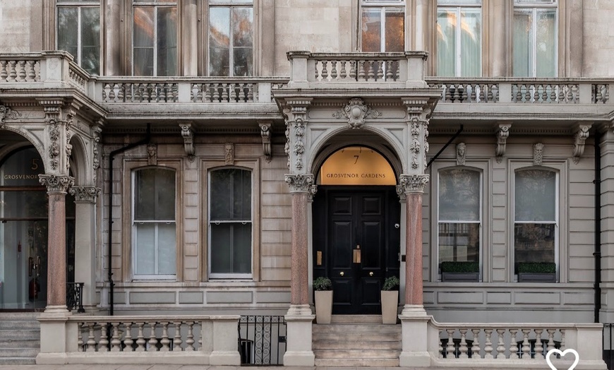 Image 6: Glow w/ choice of 30-Min LED, Hydro Facial or Hollywood Carbon Laser