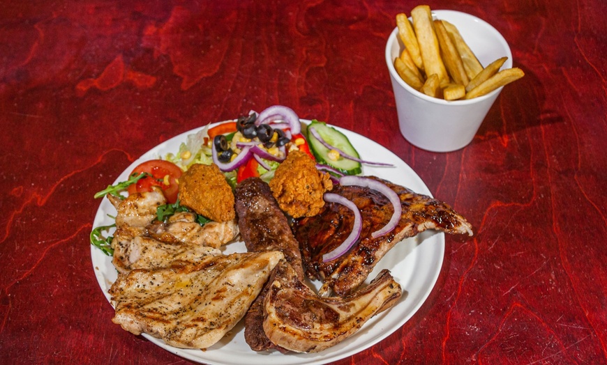 Image 2: Mixed grill met friet en salade