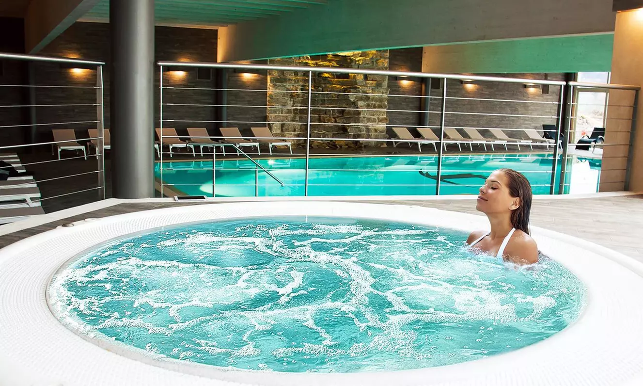 Gardasee: Doppel- oder Zweibettzimmer mit Frühstück / HP und Spa