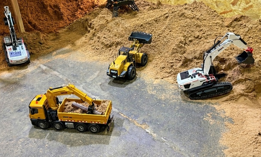 Image 8: Little Diggers Open Session or Combo + 60min Open Jump for 1 or 2