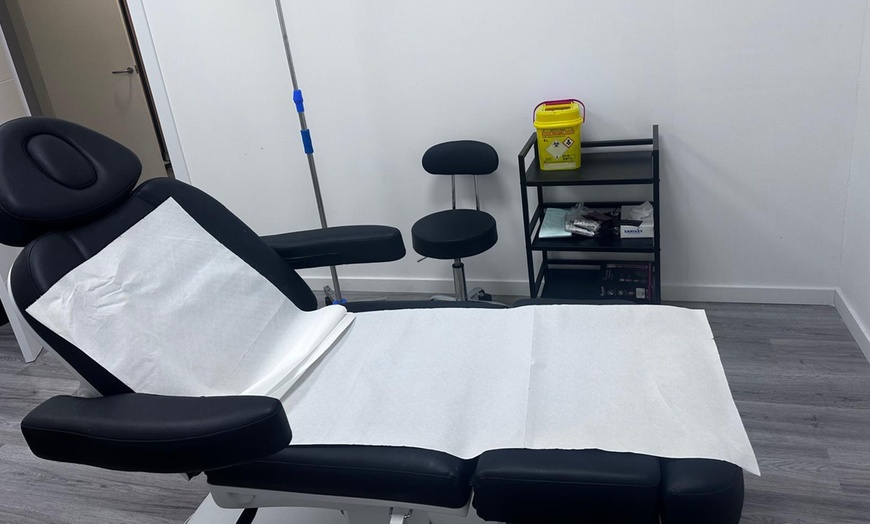 Image 2: Redefine tu rostro con un tratamiento reafirmante inyectado para 1