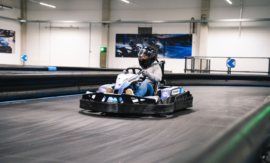 Image 5: 1 oder 2 E-Karting á 15 Min. inkl. Helm & Sturmhaube für 1 Person