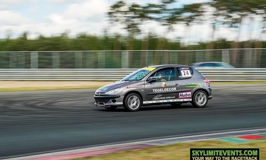 Image 6: Meerijden of racen op het circuit