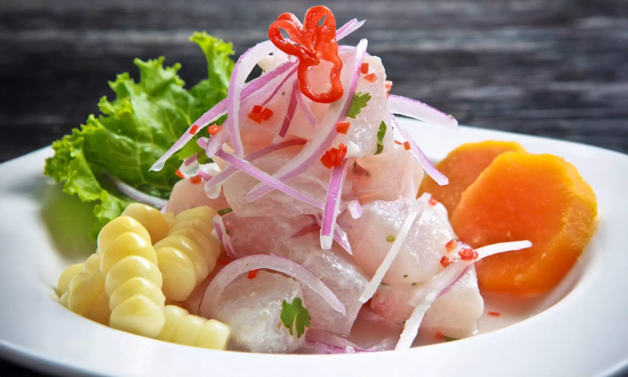 Menú peruano para 2 o 4 con entrantes, principales, postres y bebidas