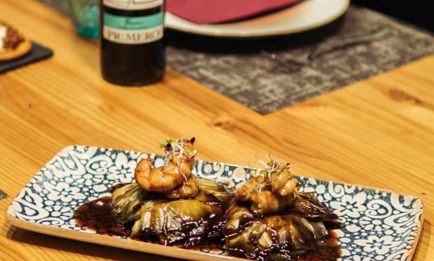 Image 2: Menú degustación de estilo fusión para 2 o 4 personas 