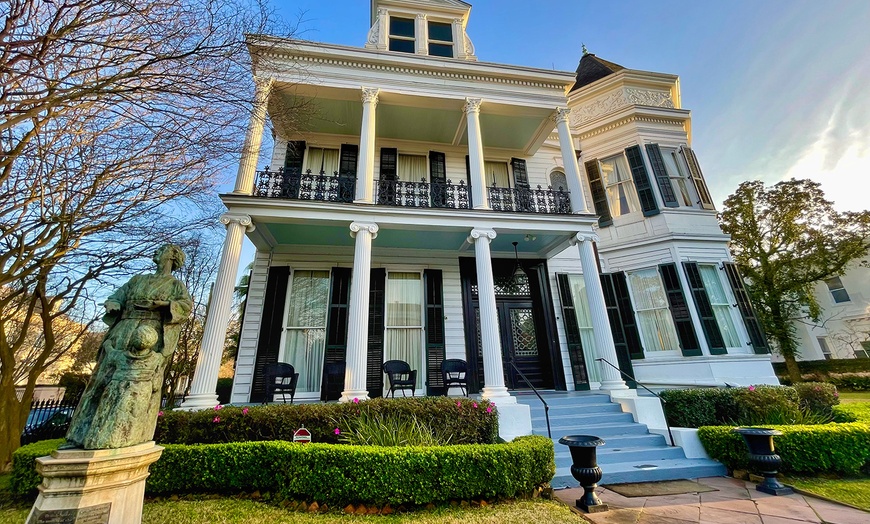 Image 12: New Orleans City, Cemetery, Garden District, Swamp & Plantation Tours