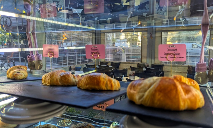 Image 11: Menú de brunch o merienda con platos salados, dulces, cafés y zumos