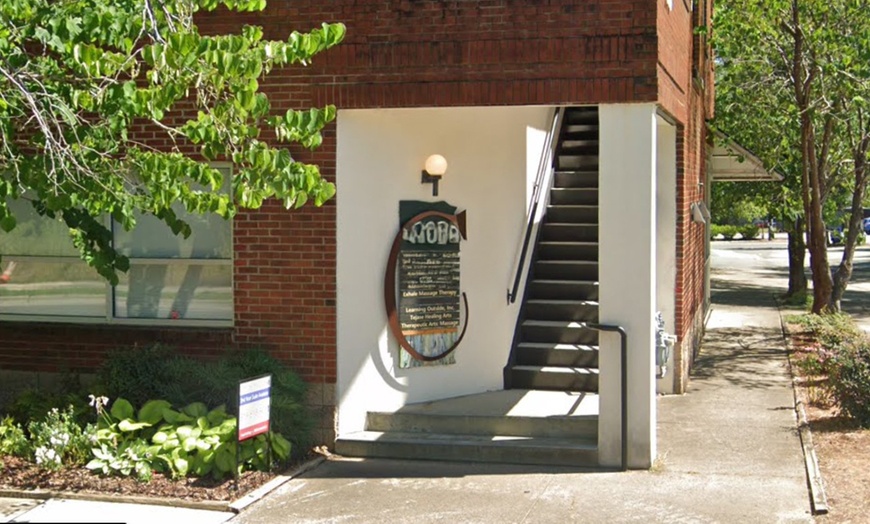 Image 2: 60- or 90-Minute Custom Massage 